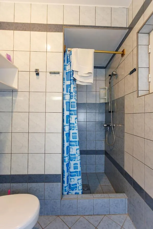 קרק Apartments Pika