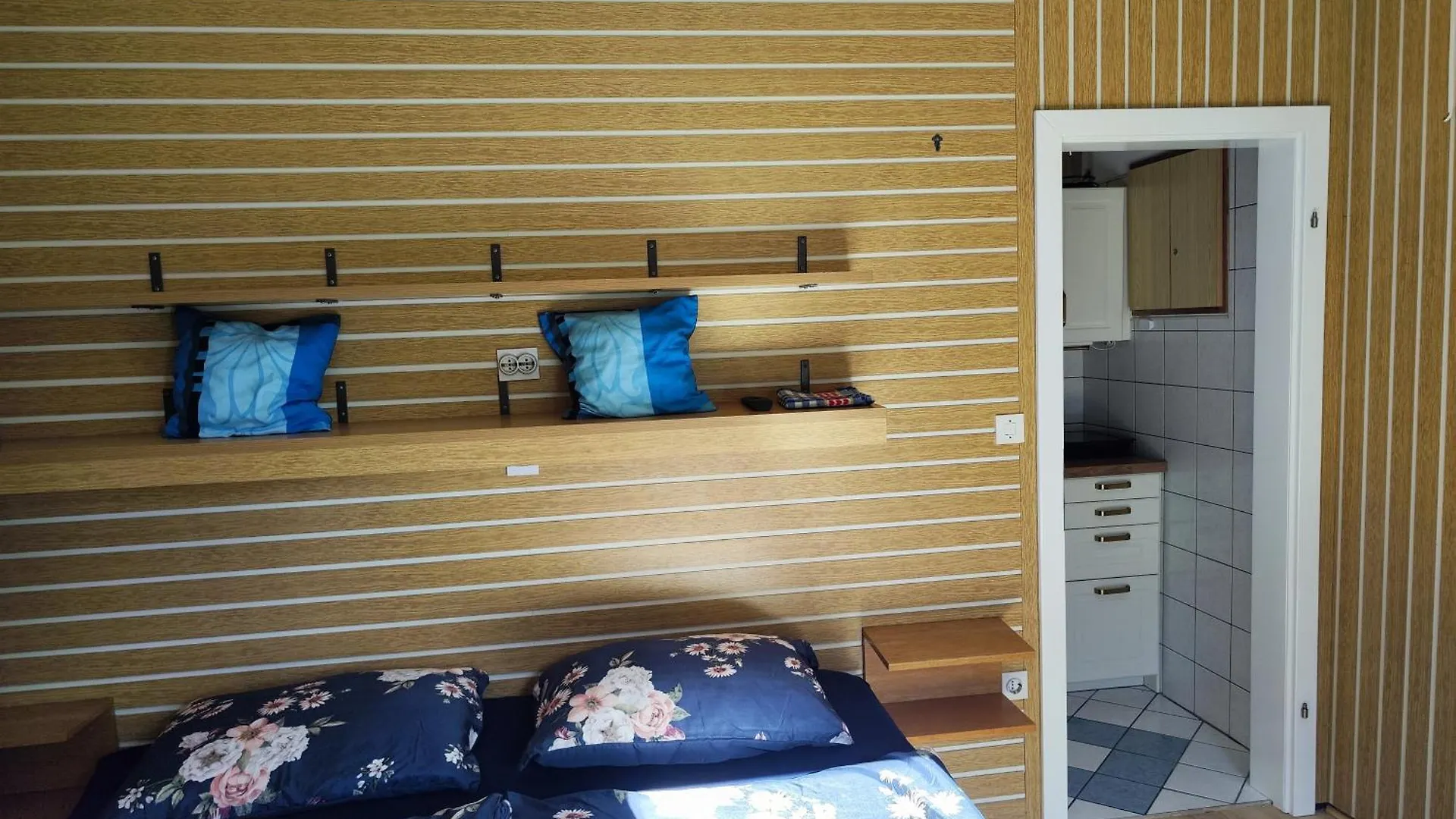 קרק Apartments Pika