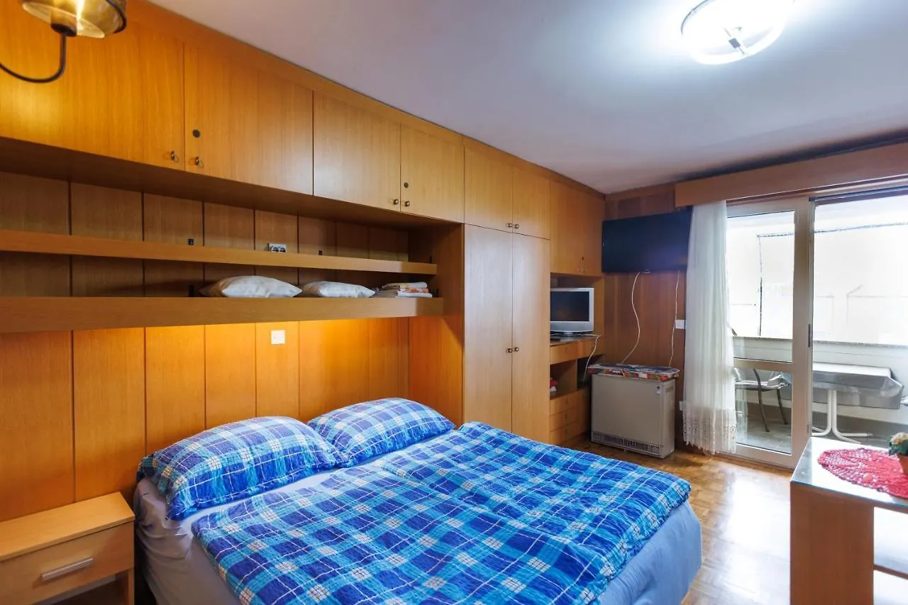 Apartments Pika Krk Town 0*,  Croazia
