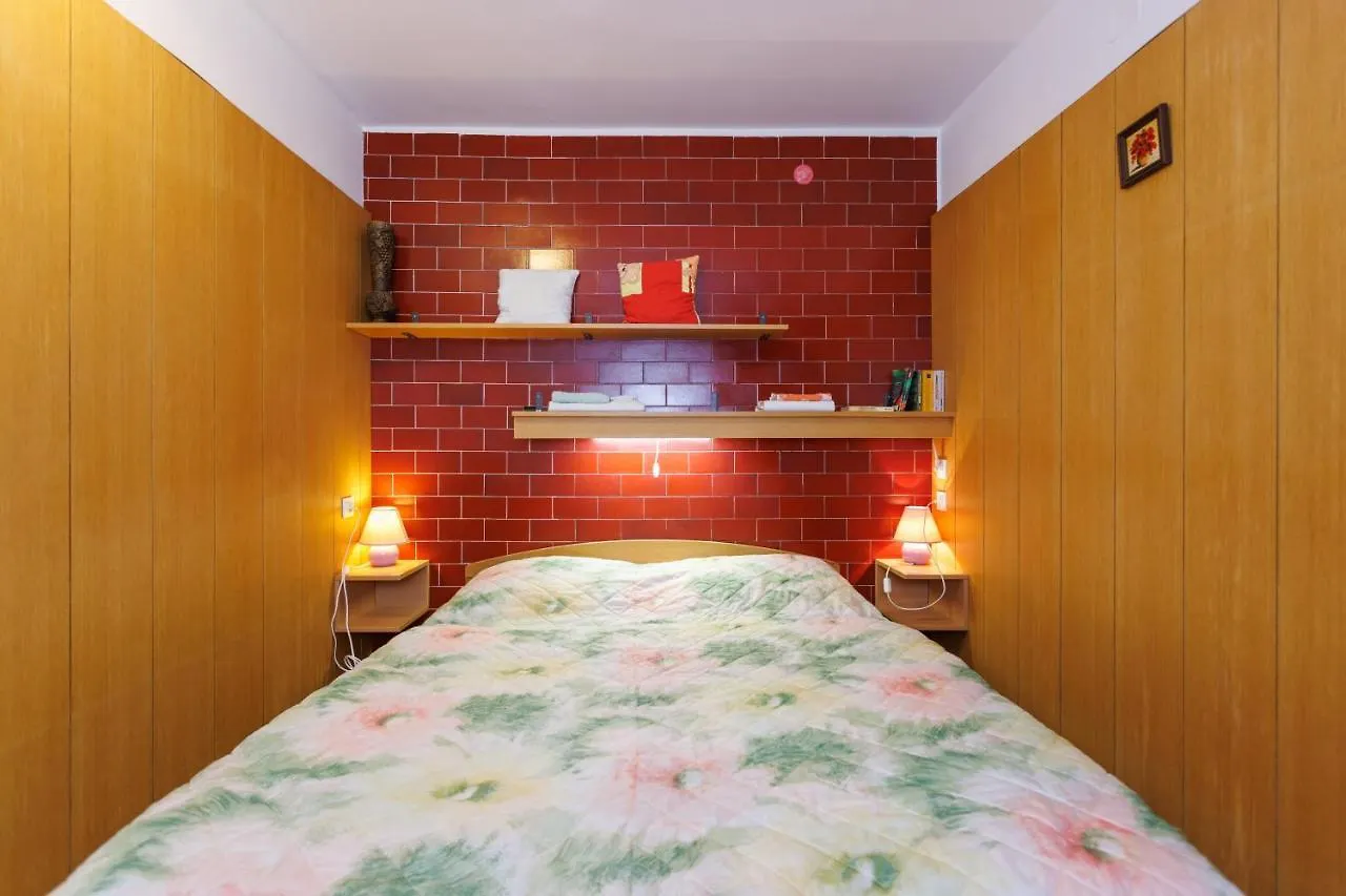 קרק Apartments Pika
