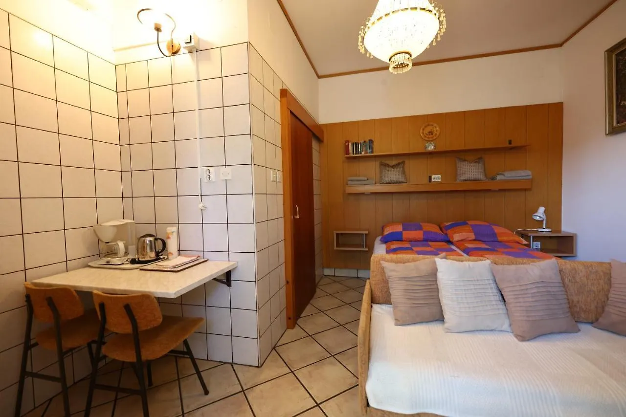 קרק Apartments Pika