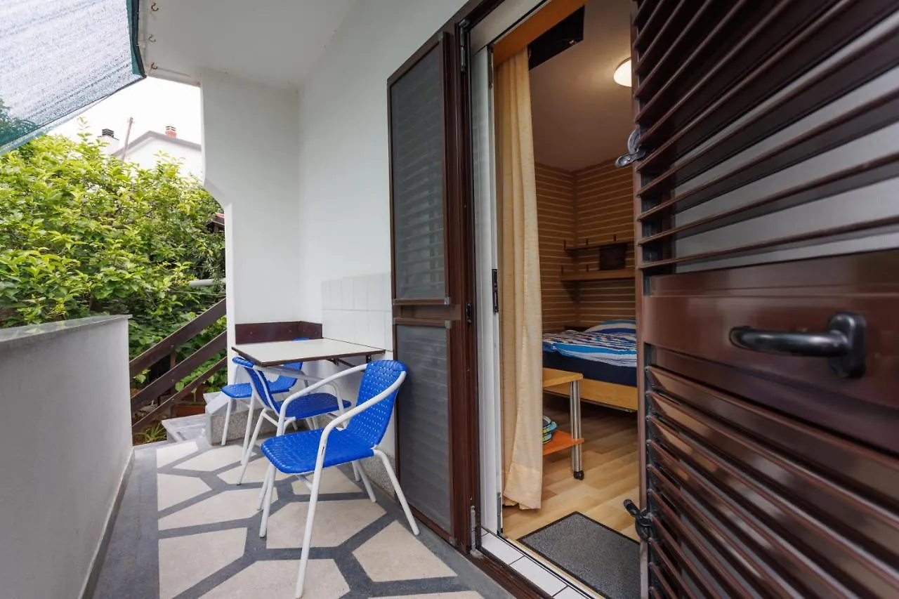 קרק Apartments Pika